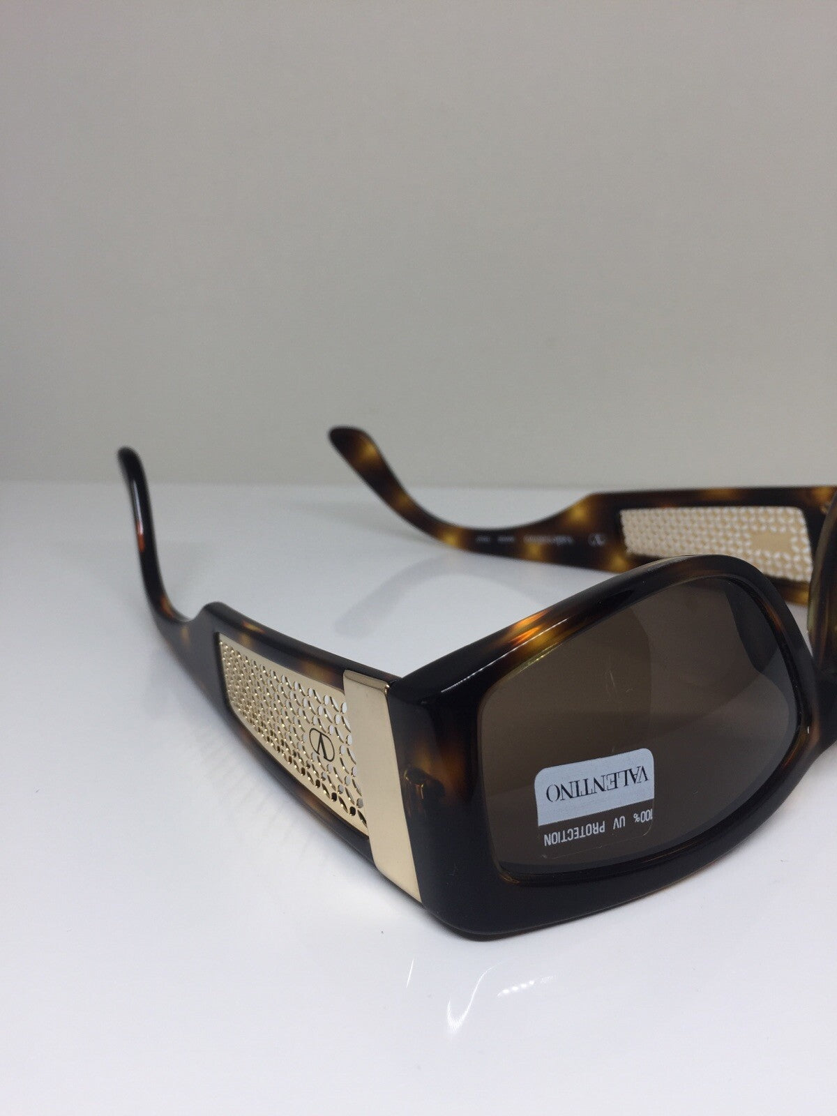 Vintage Valentino VALENTINO V 605 Gold Sunglasses - Super Vision Optical