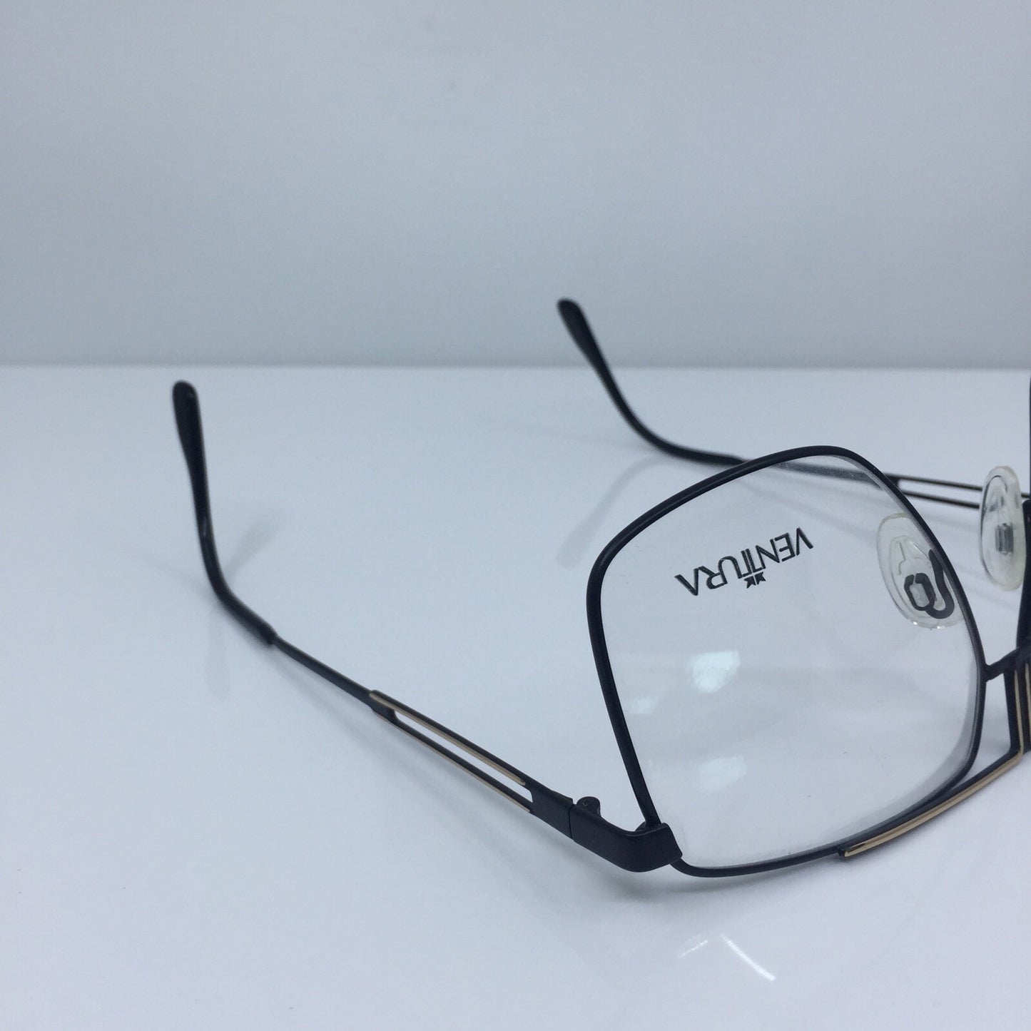 Vintage Ventura 7000 Gold Sunglasses - Super Vision Optical