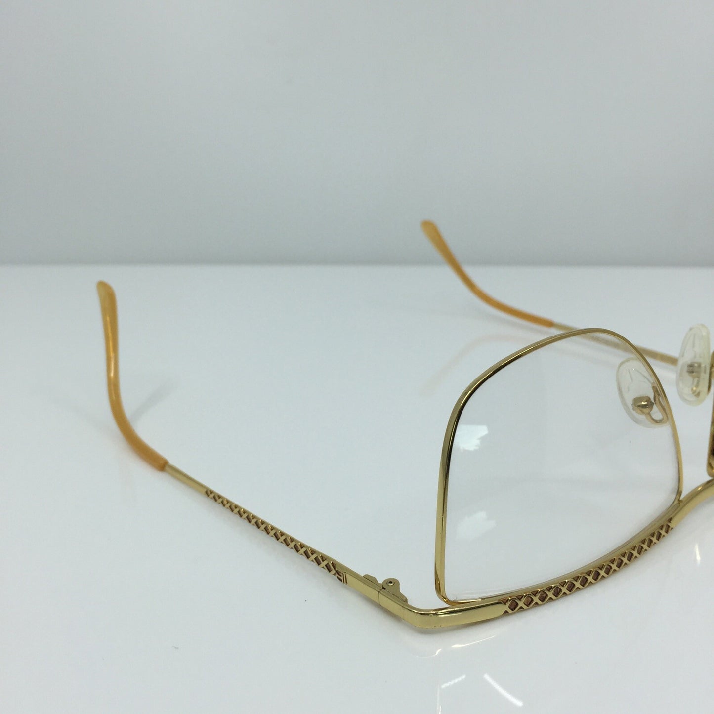 Vintage Laura Biagiotti V 180 Gold Sunglasses - Super Vision Optical