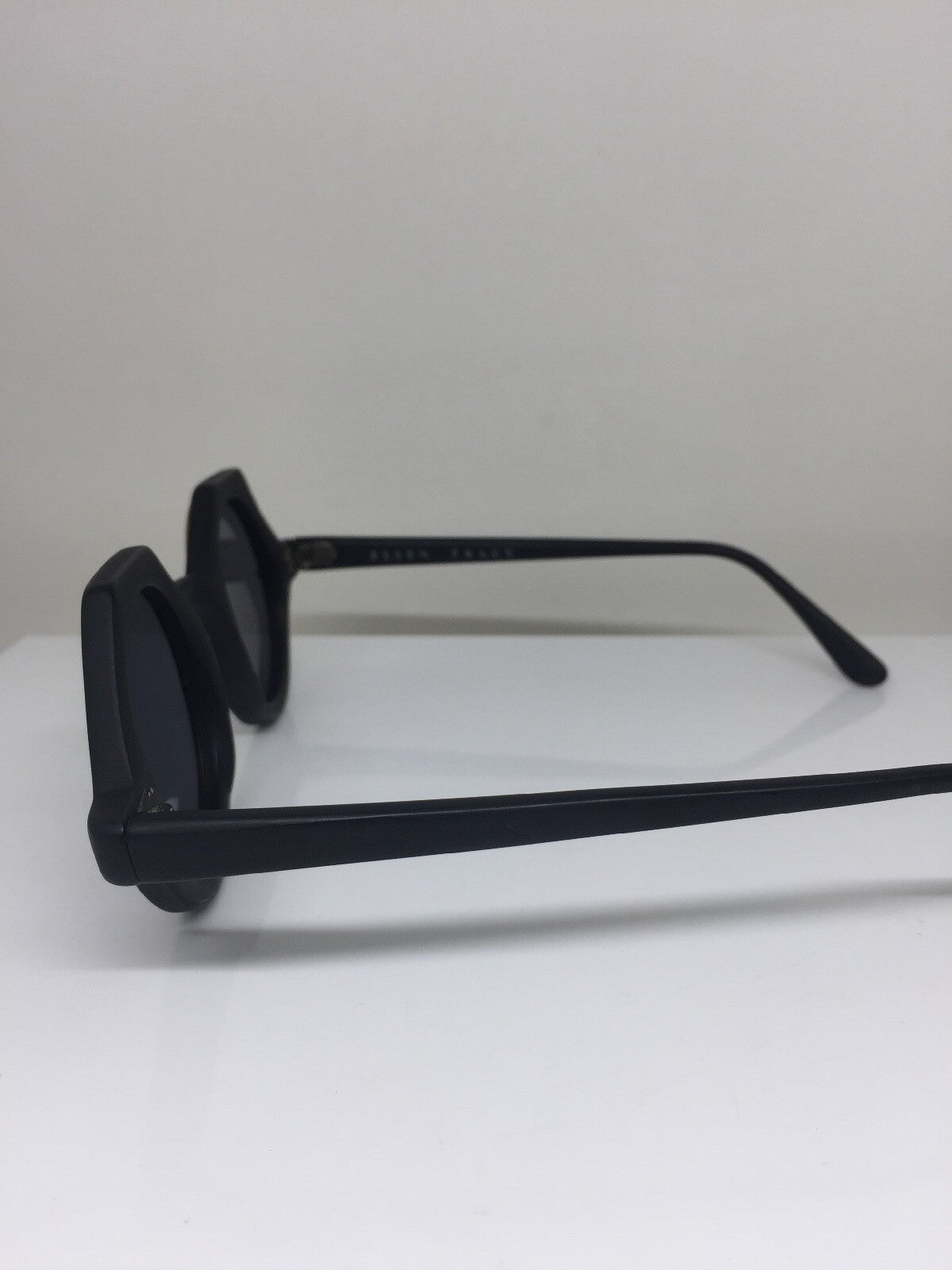 Vintage Ellen Tracy D12-98-4 Gold Sunglasses - Super Vision Optical