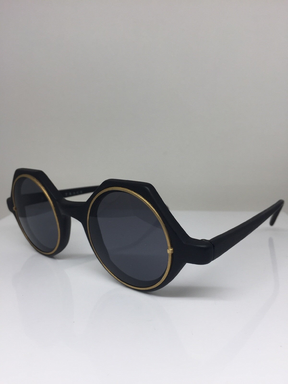 Vintage Ellen Tracy D12-98-4 Gold Sunglasses - Super Vision Optical