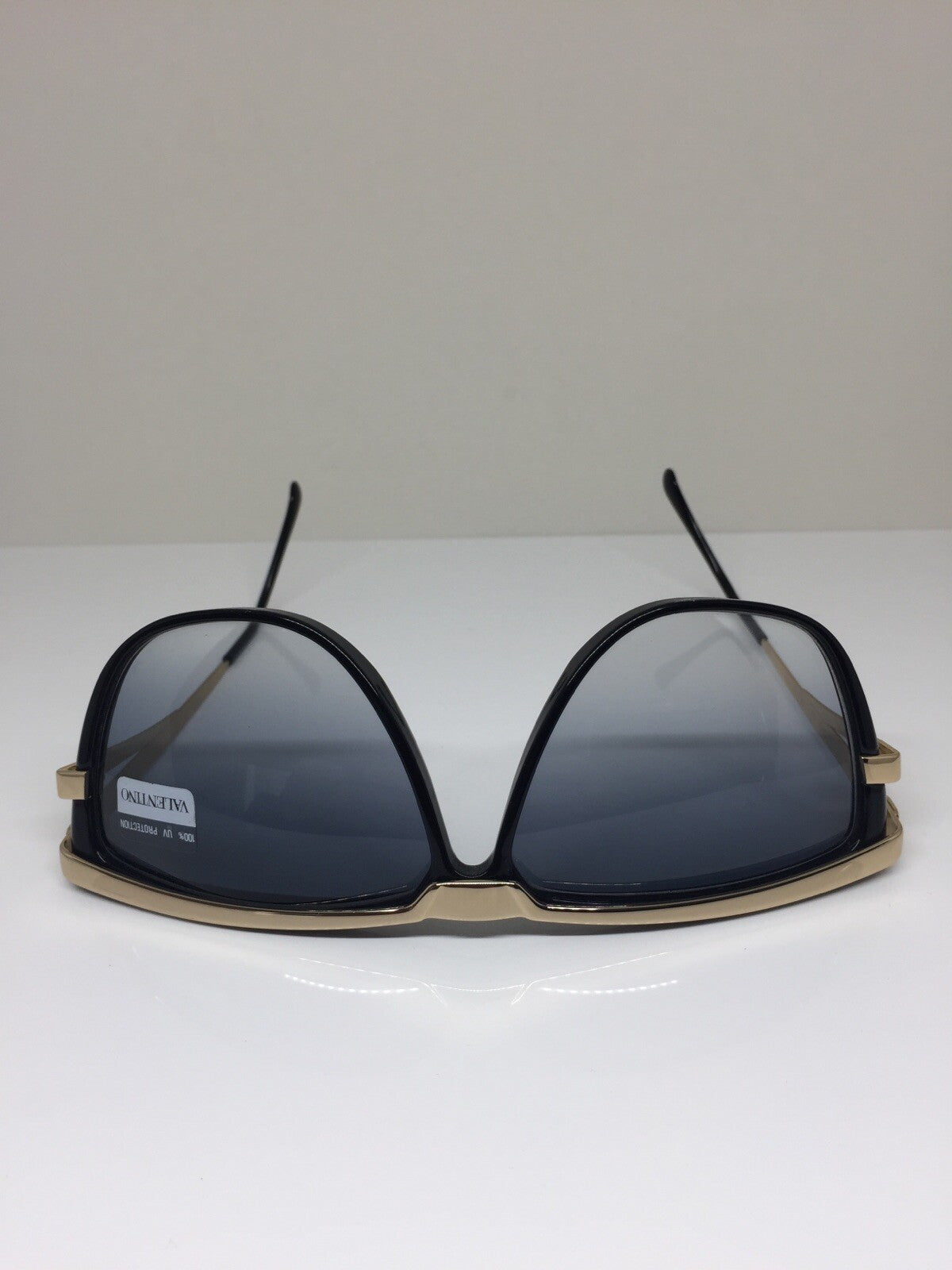 Vintage Valentino VALENTINO V565 Gold Sunglasses - Super Vision Optical