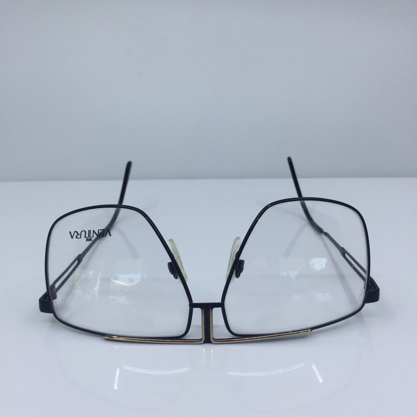 Vintage Ventura 7000 Gold Sunglasses - Super Vision Optical