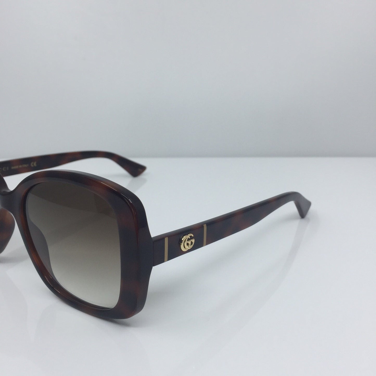Vintage Gucci GG 0762S Gold Sunglasses - Super Vision Optical