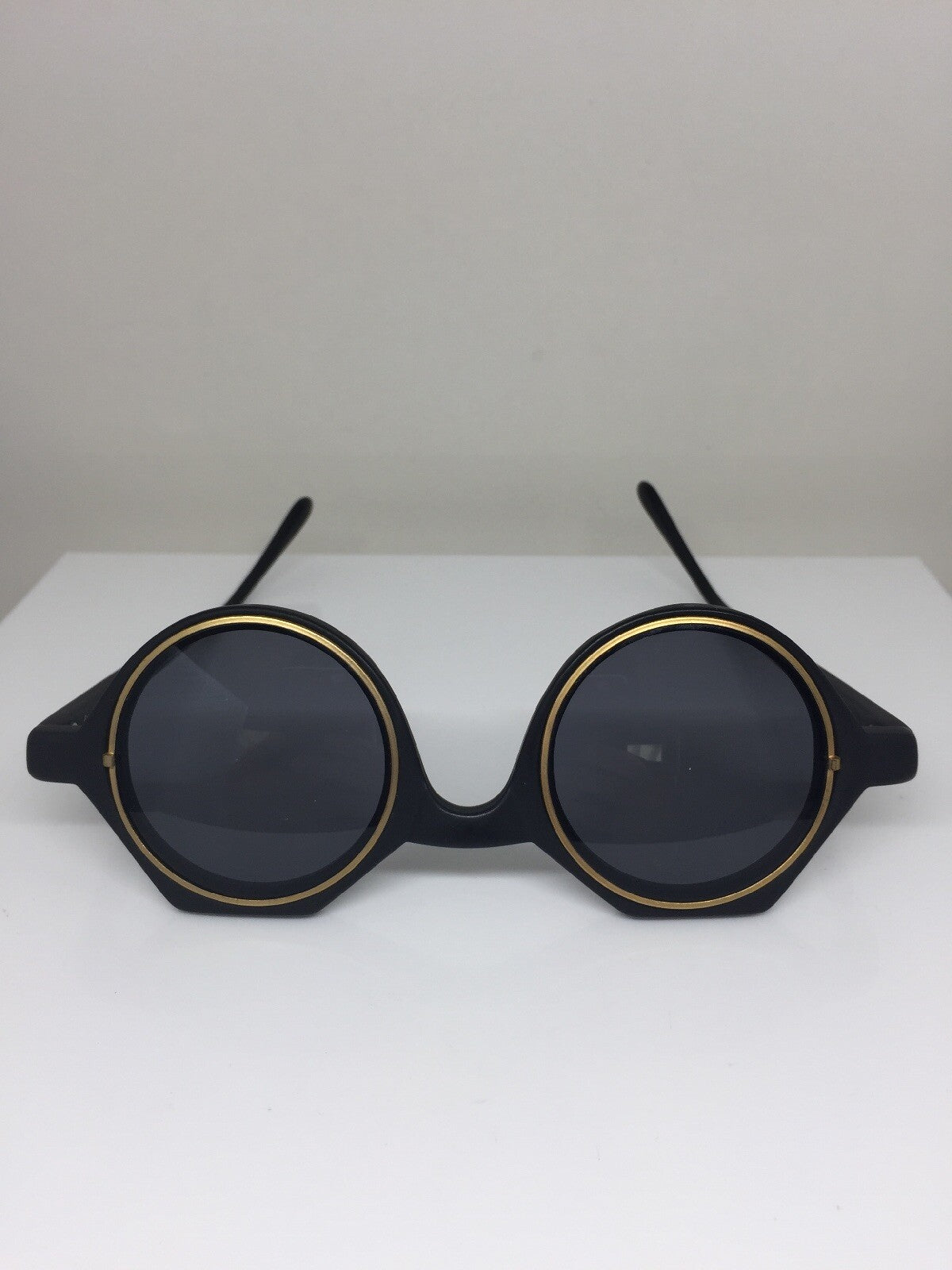 Vintage Ellen Tracy D12-98-4 Gold Sunglasses - Super Vision Optical