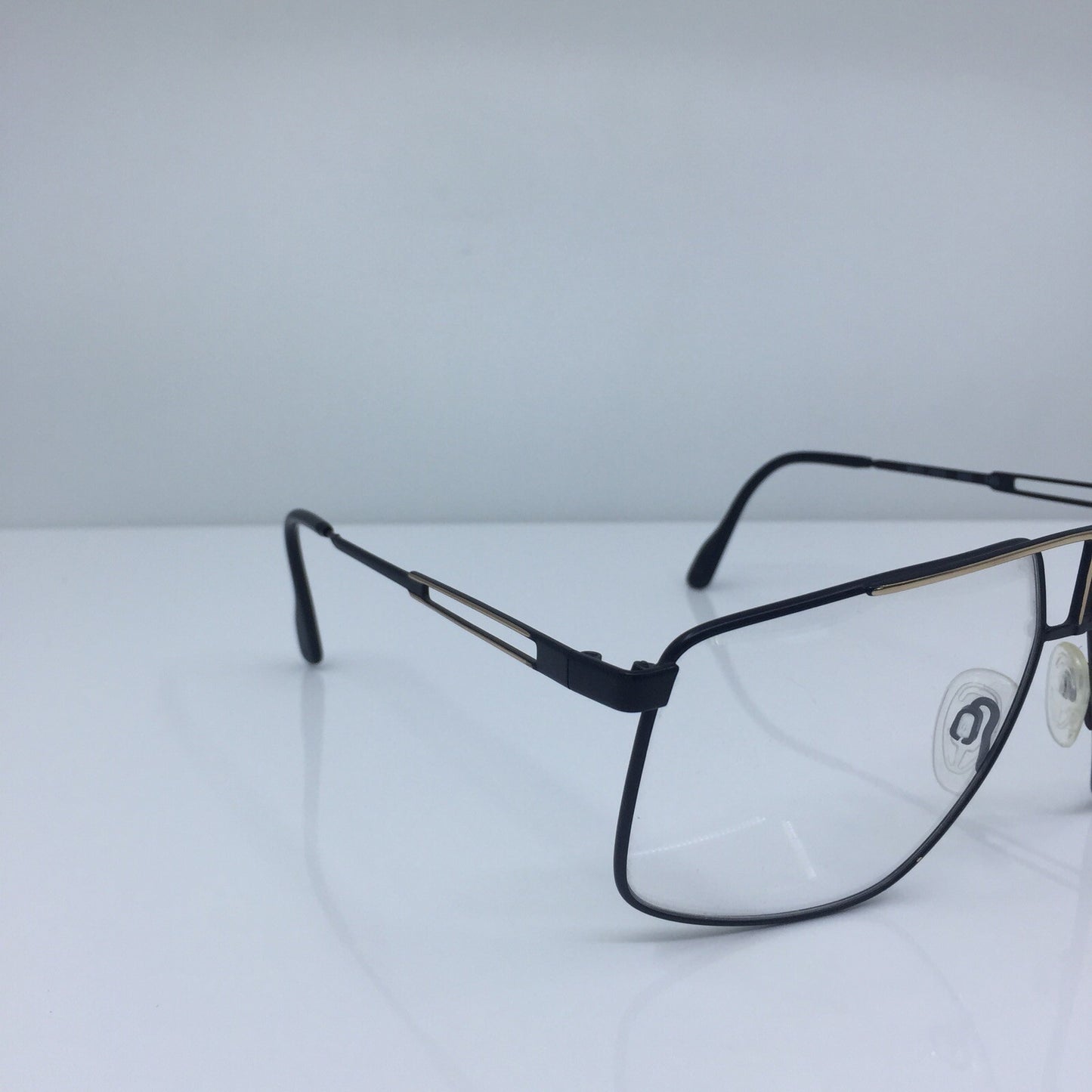 Vintage Ventura 7000 Gold Sunglasses - Super Vision Optical