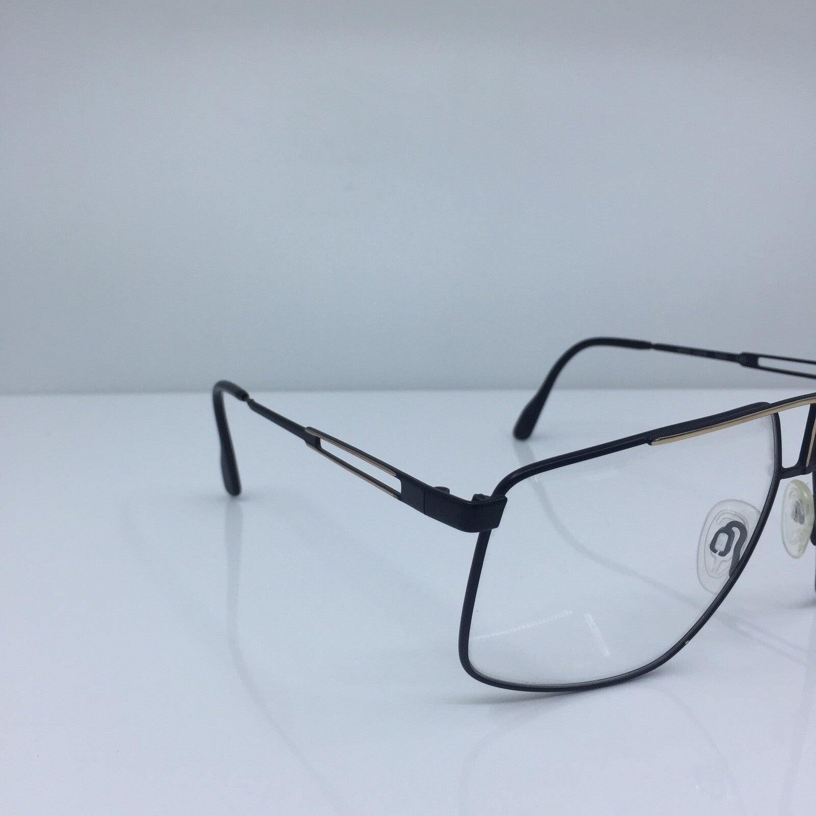 Vintage Ventura 7000 Gold Sunglasses - Super Vision Optical