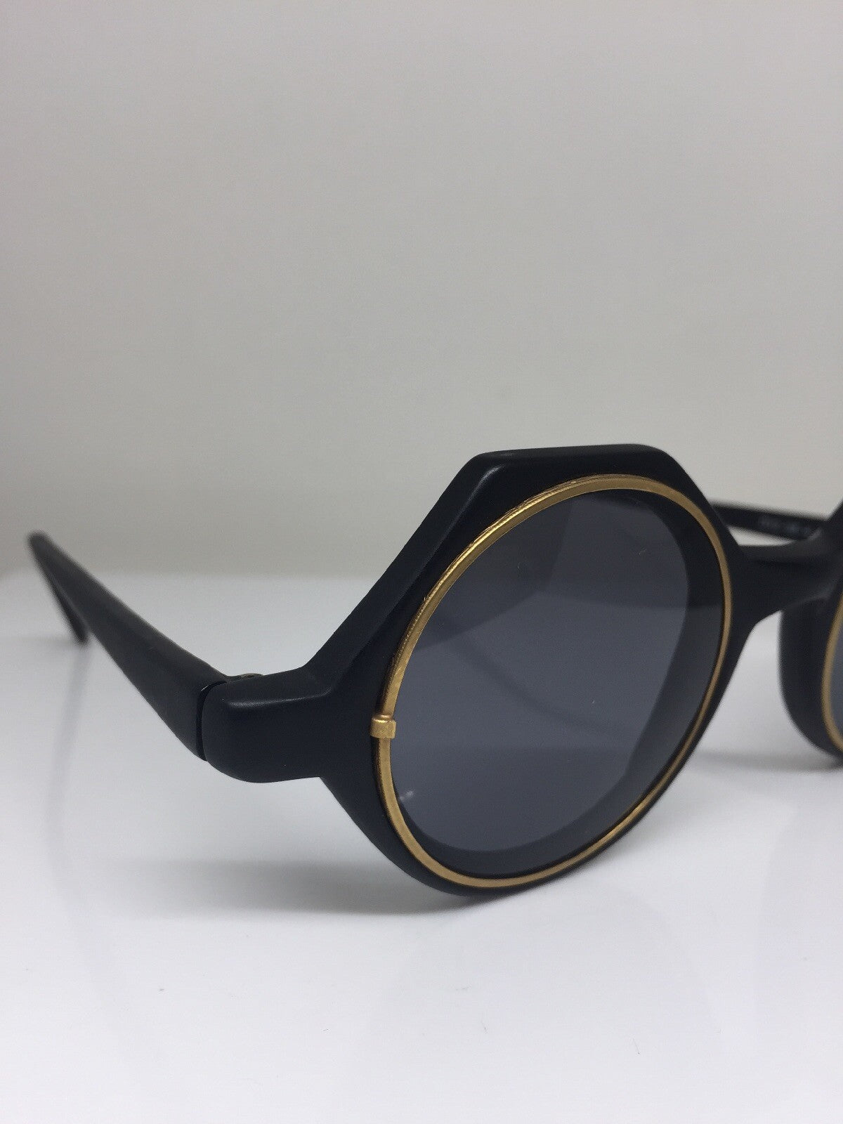 Vintage Ellen Tracy D12-98-4 Gold Sunglasses - Super Vision Optical
