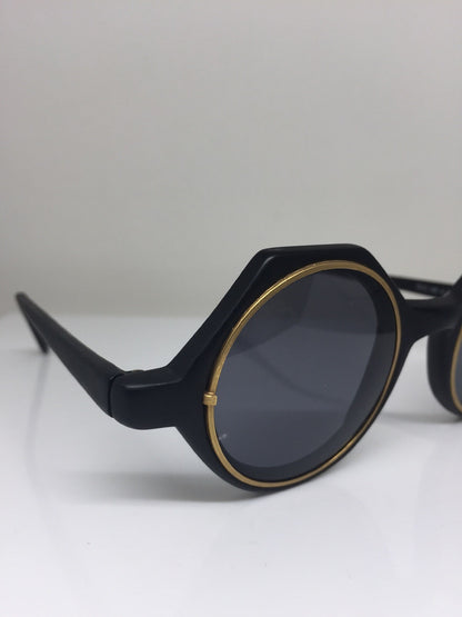 Vintage Ellen Tracy D12-98-4 Gold Sunglasses - Super Vision Optical
