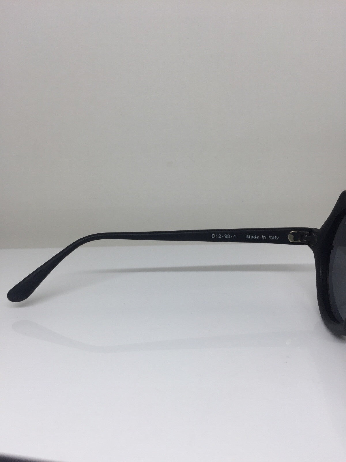 Vintage Ellen Tracy D12-98-4 Gold Sunglasses - Super Vision Optical