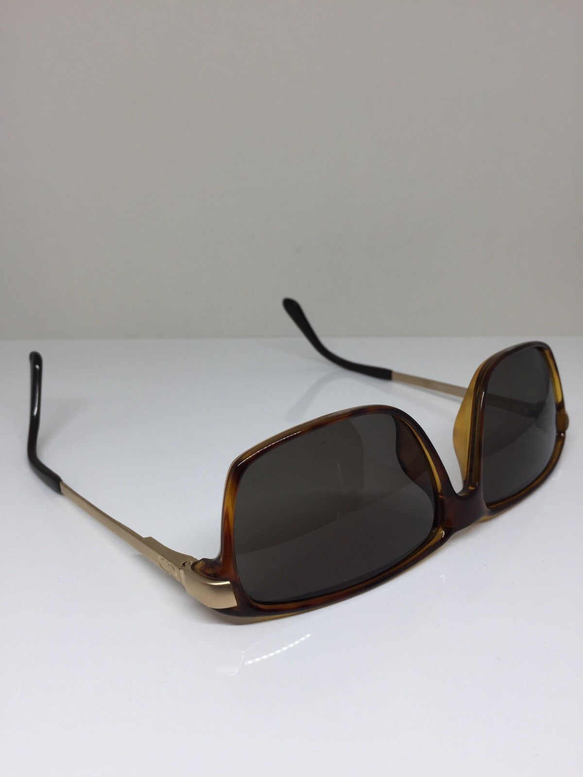 Vintage Christian Dior CD 2900 Gold Sunglasses - Super Vision Optical