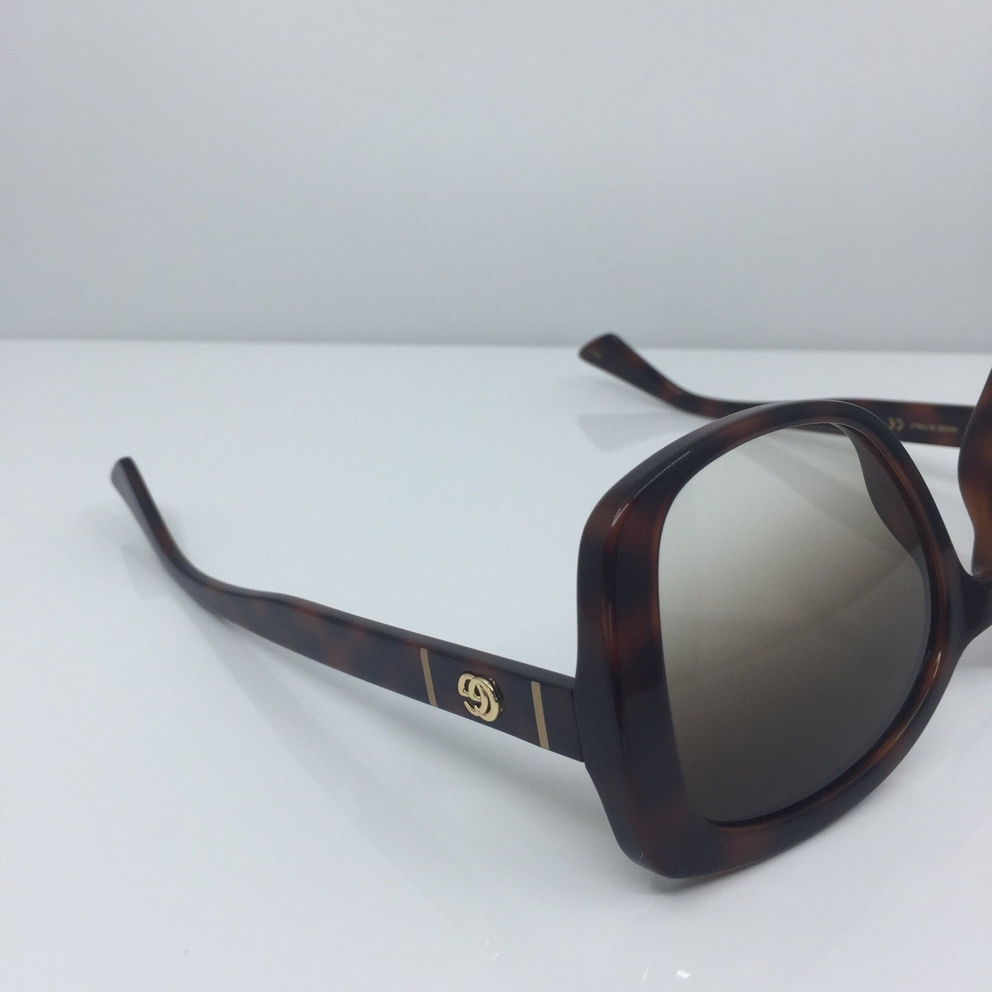 Vintage Gucci GG 0762S Gold Sunglasses - Super Vision Optical