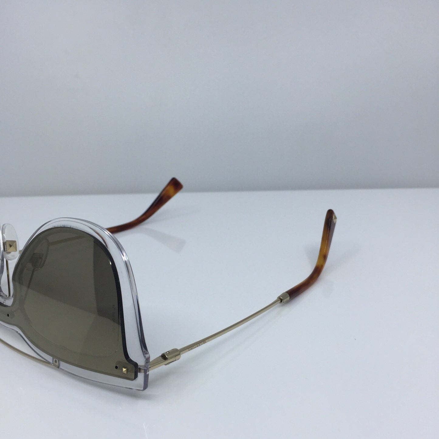 Vintage Valentino VALENTINO VA 4008 Gold Sunglasses - Super Vision Optical
