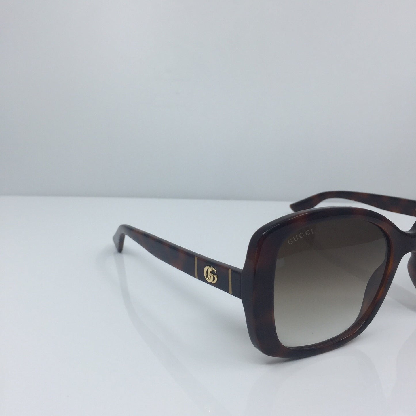 Vintage Gucci GG 0762S Gold Sunglasses - Super Vision Optical