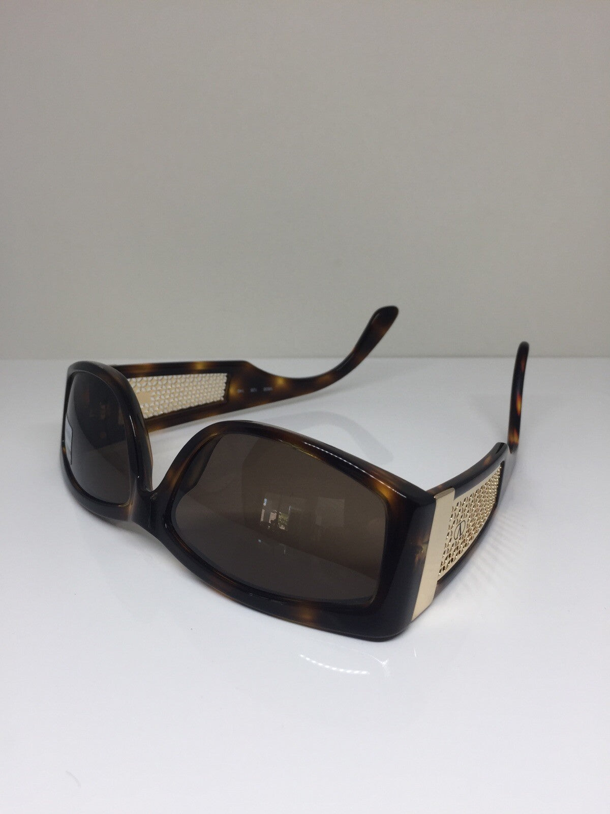 Vintage Valentino VALENTINO V 605 Gold Sunglasses - Super Vision Optical