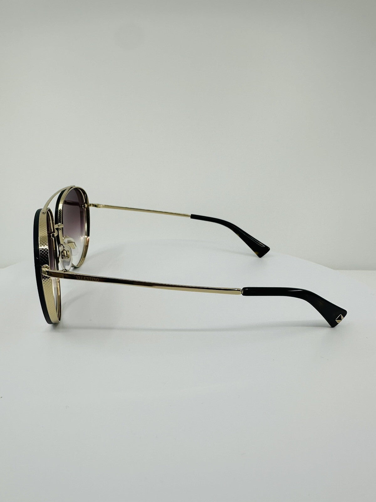 Vintage Valentino VALENTINO VA 2009 Gold Sunglasses - Super Vision Optical