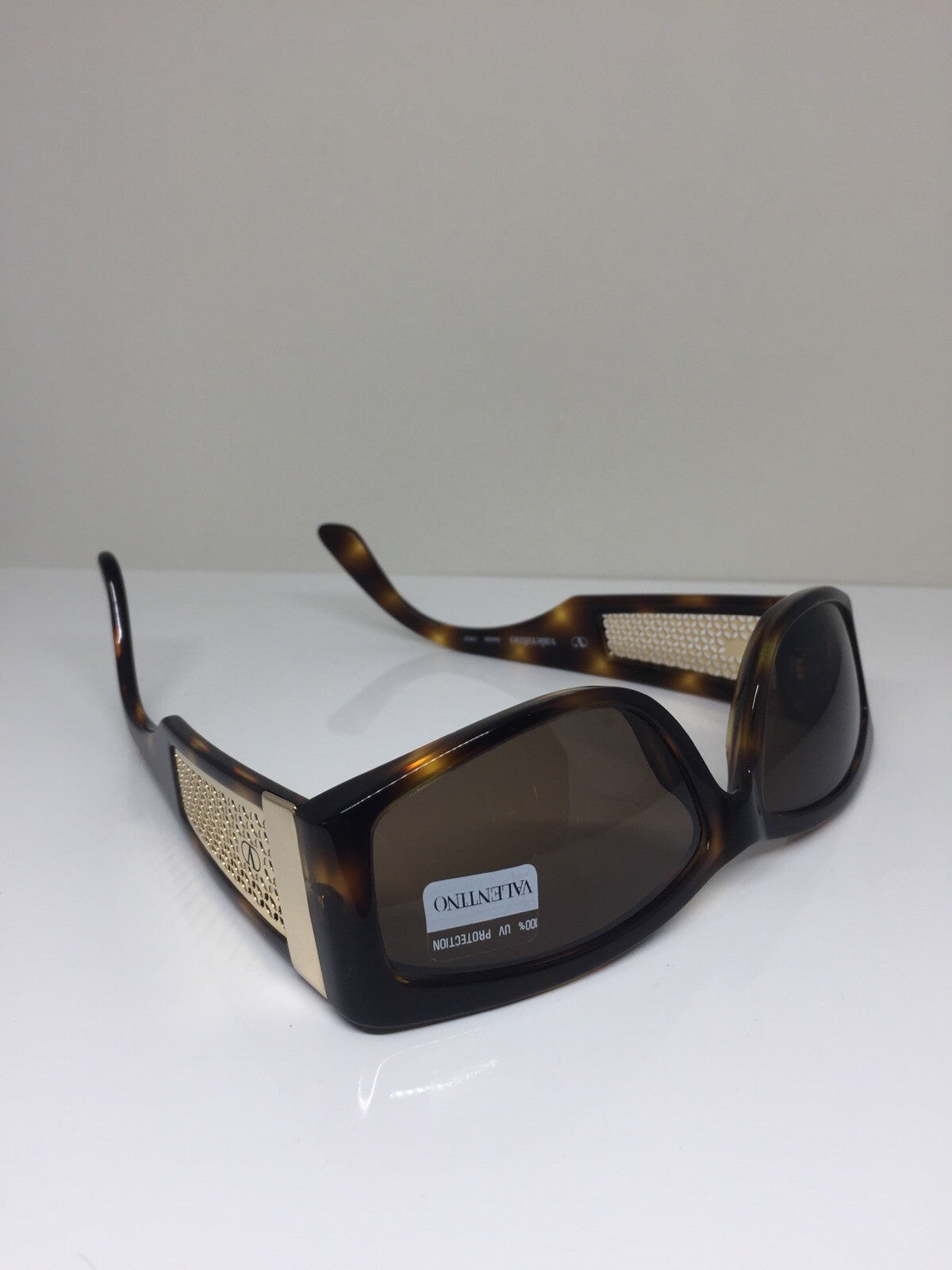 Vintage Valentino VALENTINO V 605 Gold Sunglasses - Super Vision Optical
