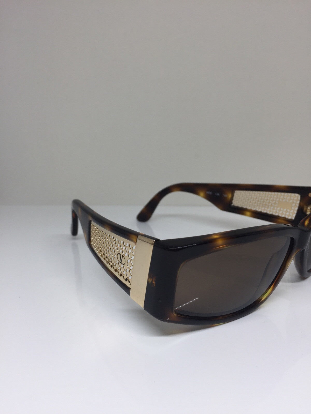 Vintage Valentino VALENTINO V 605 Gold Sunglasses - Super Vision Optical