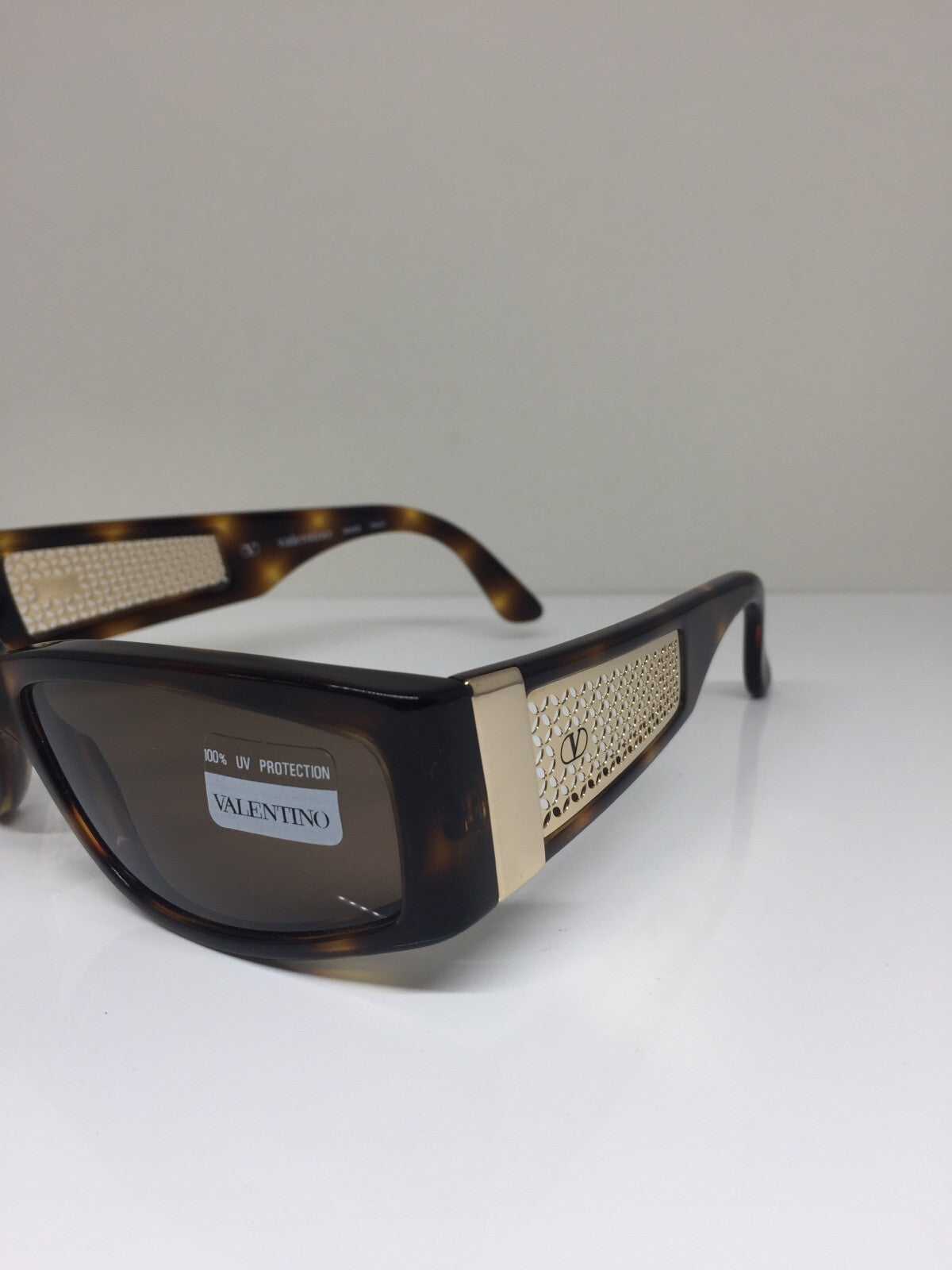 Vintage Valentino VALENTINO V 605 Gold Sunglasses - Super Vision Optical