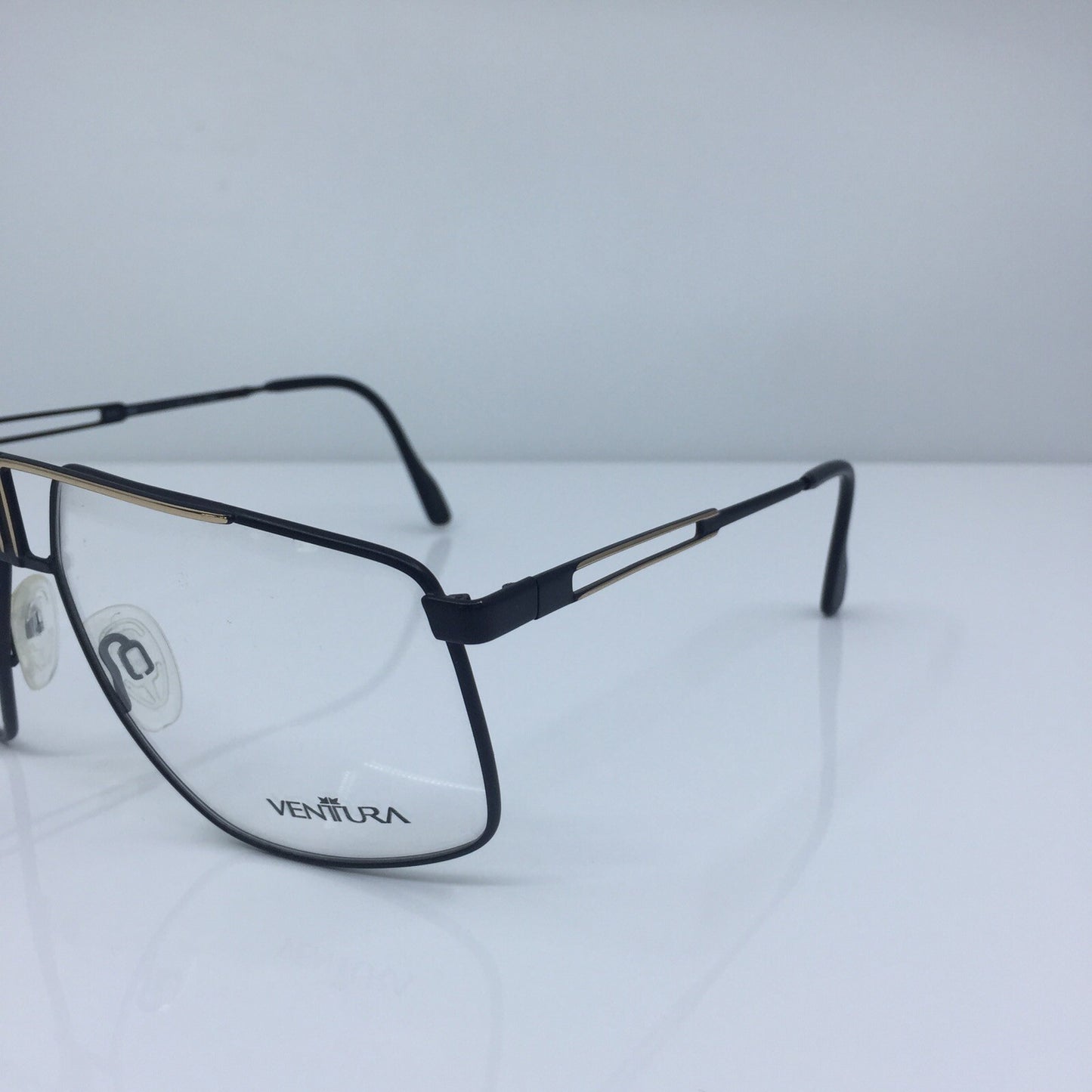 Vintage Ventura 7000 Gold Sunglasses - Super Vision Optical