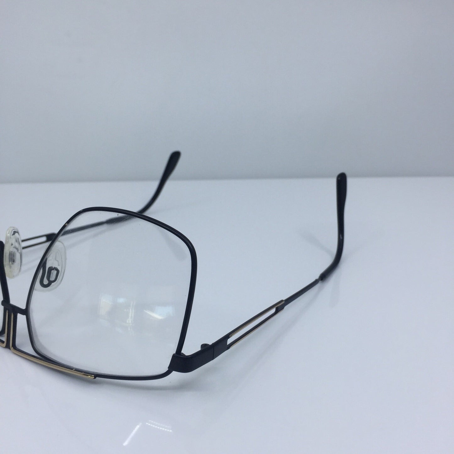 Vintage Ventura 7000 Gold Sunglasses - Super Vision Optical