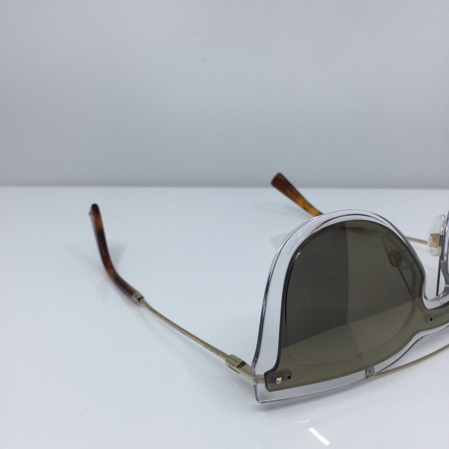 Vintage Valentino VALENTINO VA 4008 Gold Sunglasses - Super Vision Optical