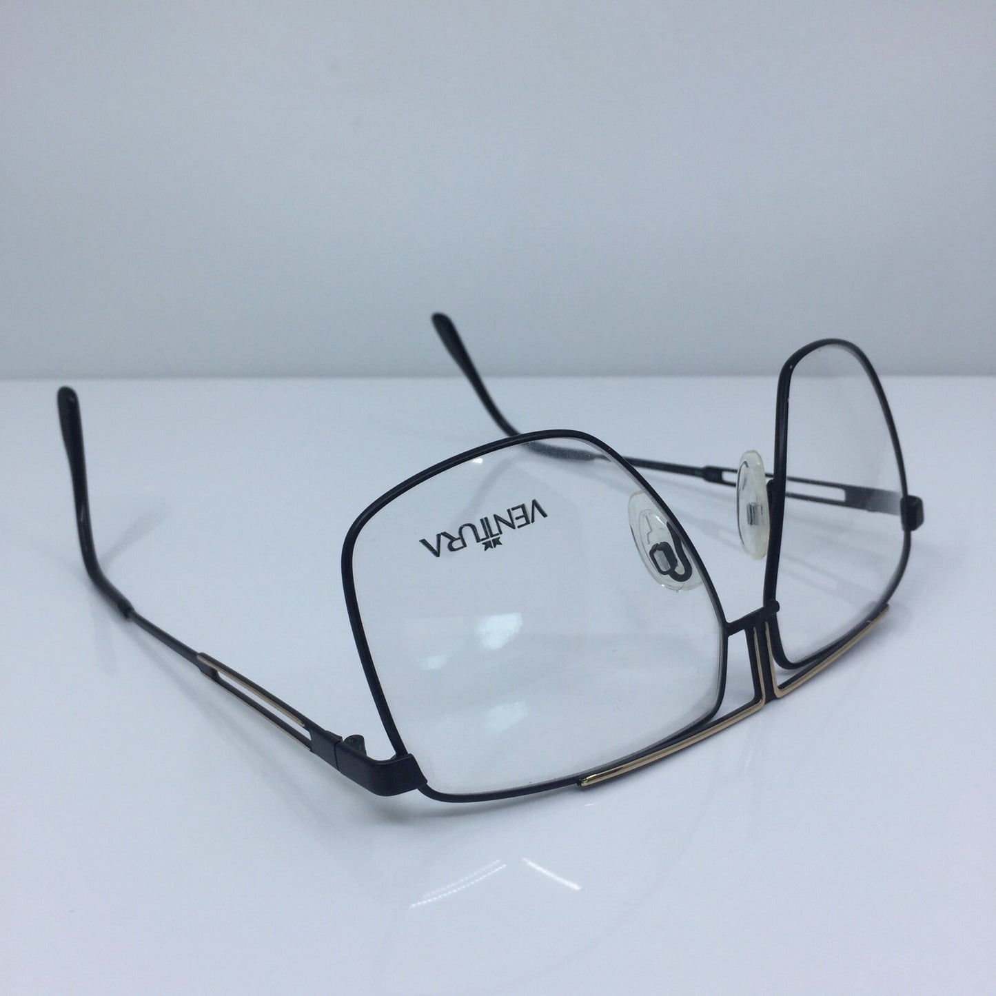 Vintage Ventura 7000 Gold Sunglasses - Super Vision Optical
