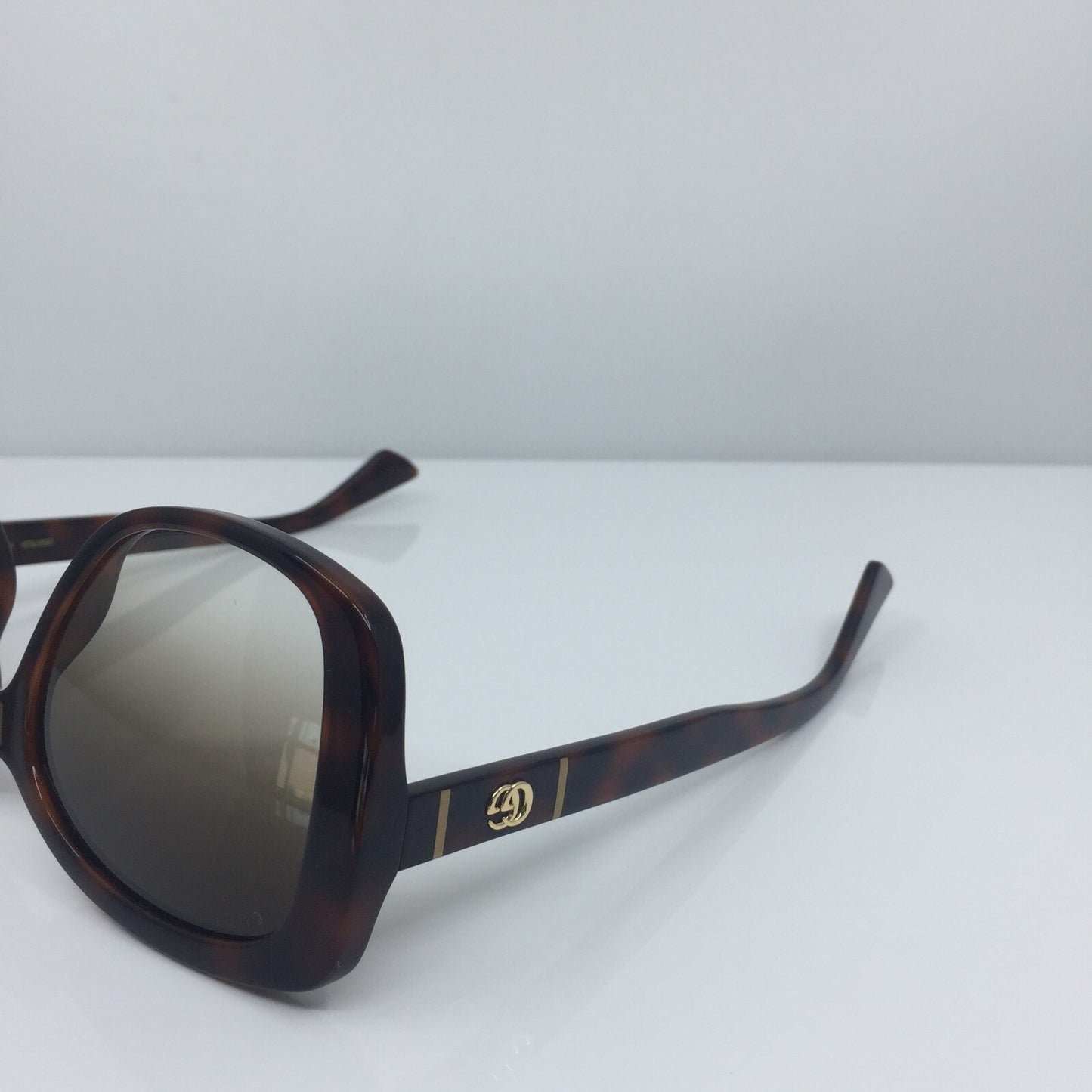 Vintage Gucci GG 0762S Gold Sunglasses - Super Vision Optical