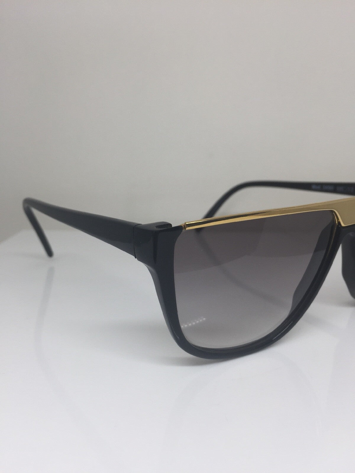 Vintage Ventura 3490 Gold Sunglasses - Super Vision Optical