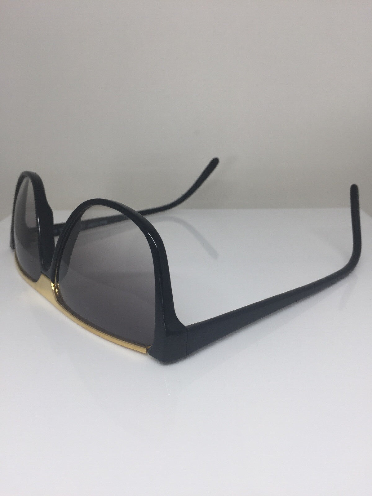 Vintage Ventura 3490 Gold Sunglasses - Super Vision Optical