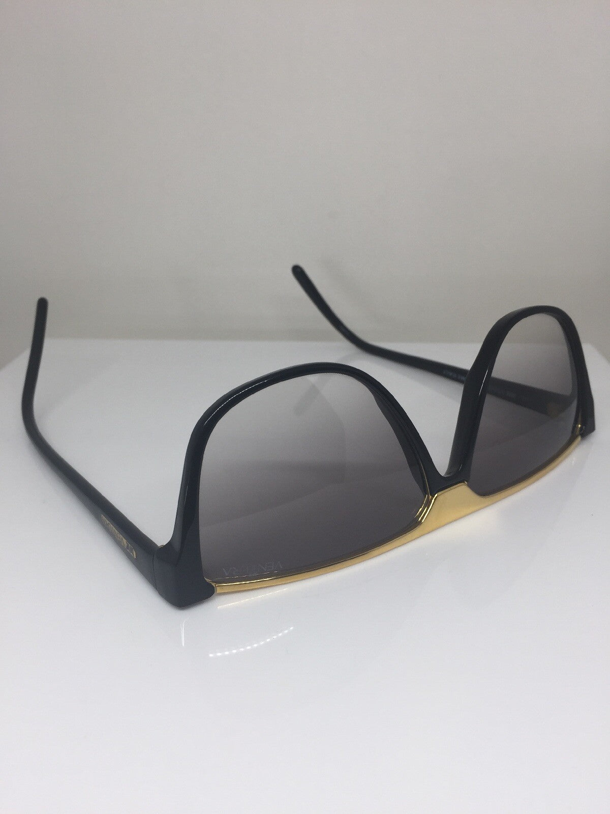 Vintage Ventura 3490 Gold Sunglasses - Super Vision Optical