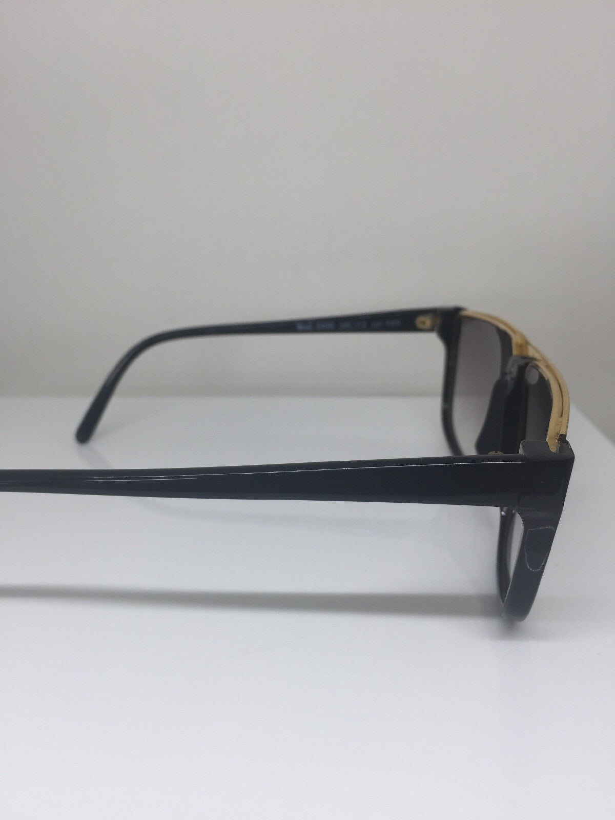 Vintage Ventura 3490 Gold Sunglasses - Super Vision Optical