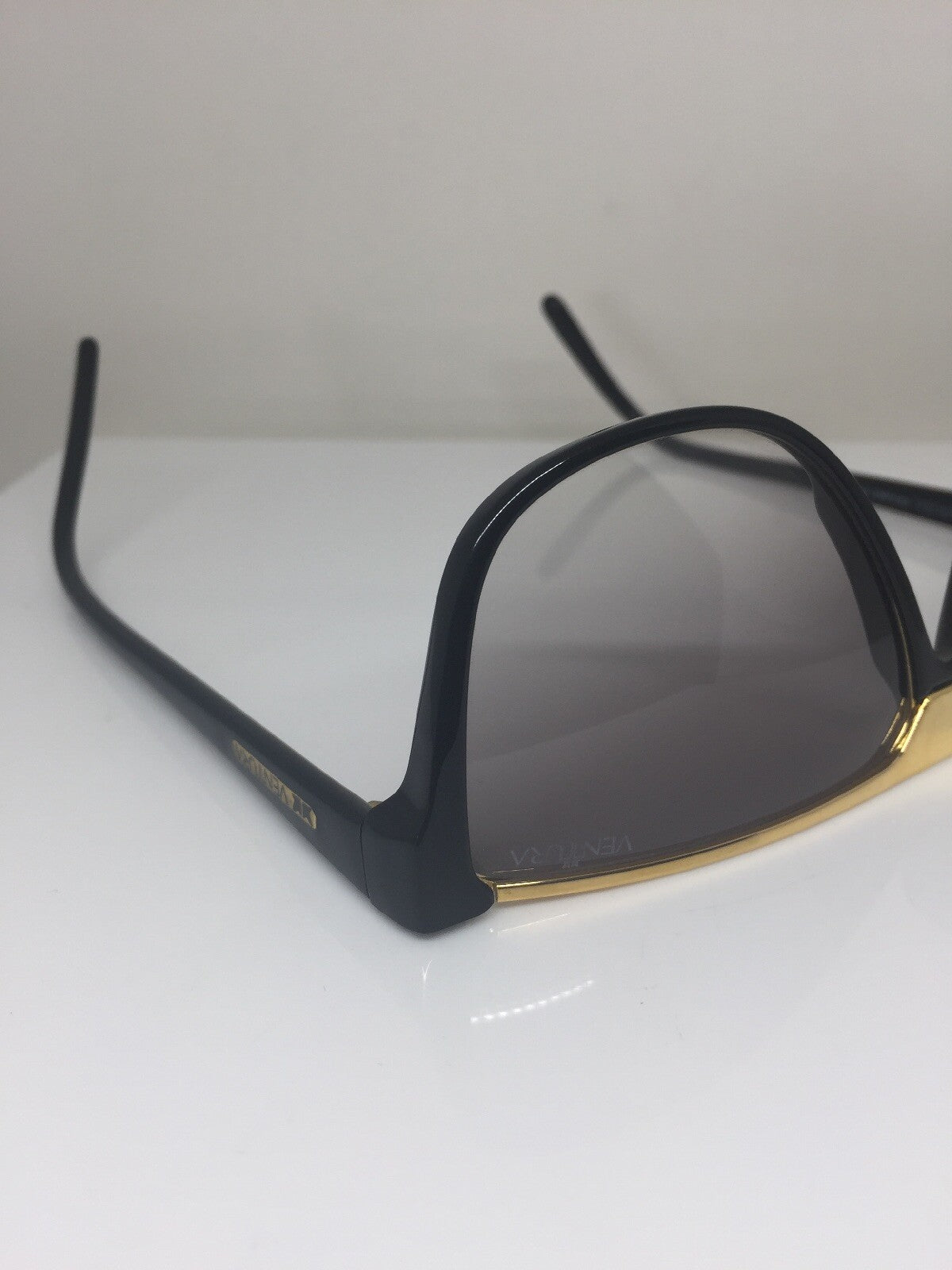 Vintage Ventura 3490 Gold Sunglasses - Super Vision Optical