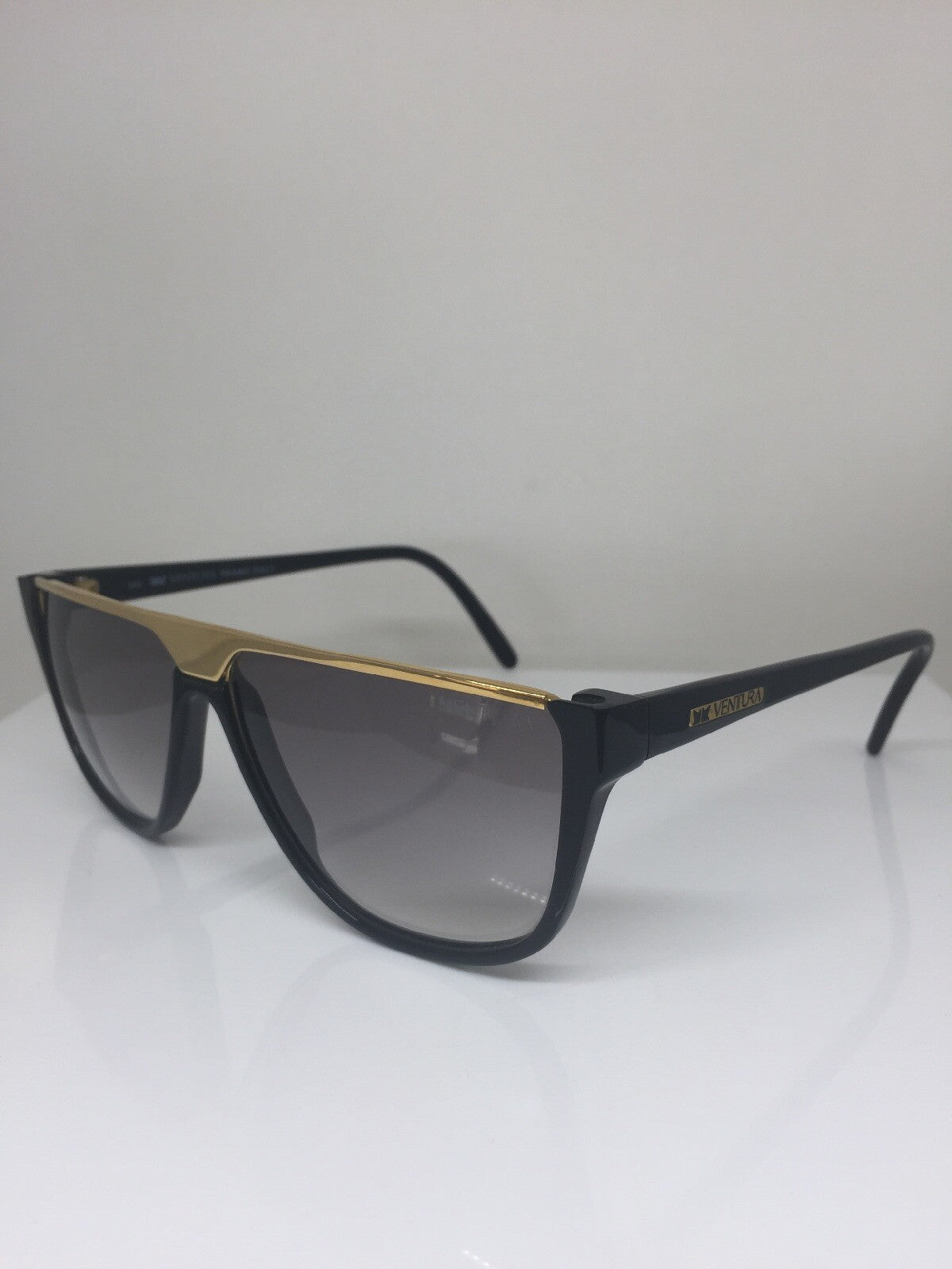 Vintage Ventura 3490 Gold Sunglasses - Super Vision Optical